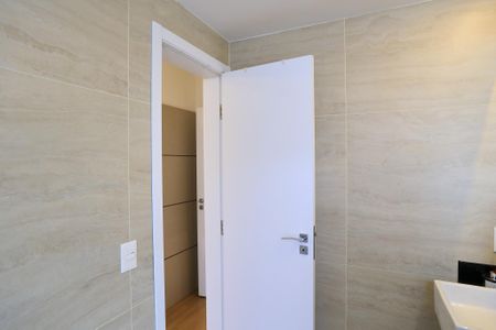 Apartamento à venda com 200m², 2 quartos e 3 vagas Apartamento à venda com 200m², 2 quartos e 3 vagasBanheiro da Suíte