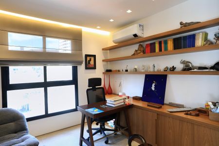 Apartamento à venda com 200m², 2 quartos e 3 vagas Apartamento à venda com 200m², 2 quartos e 3 vagasEscritório