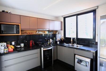 Apartamento à venda com 200m², 2 quartos e 3 vagas Apartamento à venda com 200m², 2 quartos e 3 vagasCozinha e Área de Serviço
