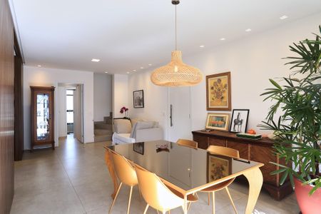 Apartamento à venda com 200m², 2 quartos e 3 vagas Apartamento à venda com 200m², 2 quartos e 3 vagasSala