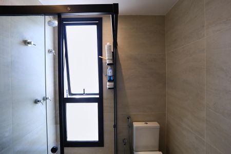 Apartamento à venda com 200m², 2 quartos e 3 vagas Apartamento à venda com 200m², 2 quartos e 3 vagasBanheiro da Suíte