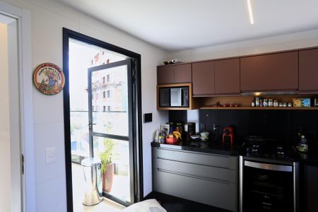 Apartamento à venda com 200m², 2 quartos e 3 vagas Apartamento à venda com 200m², 2 quartos e 3 vagasCozinha e Área de Serviço