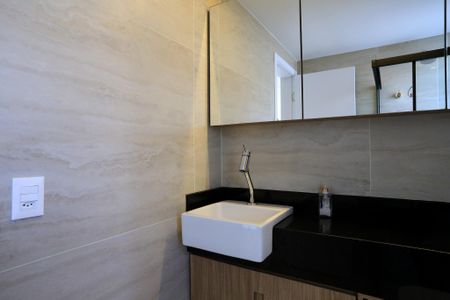 Apartamento à venda com 200m², 2 quartos e 3 vagas Apartamento à venda com 200m², 2 quartos e 3 vagasBanheiro da Suíte 1
