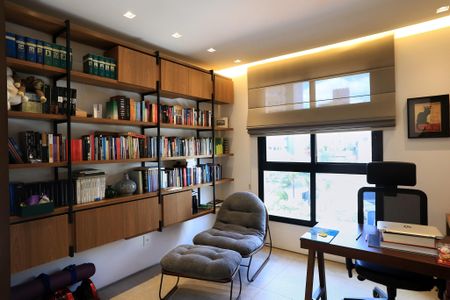 Apartamento à venda com 200m², 2 quartos e 3 vagas Apartamento à venda com 200m², 2 quartos e 3 vagasEscritório