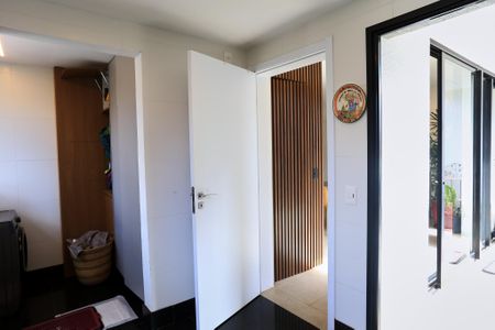 Apartamento à venda com 200m², 2 quartos e 3 vagas Apartamento à venda com 200m², 2 quartos e 3 vagasCozinha e Área de Serviço