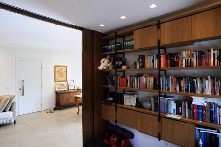 Apartamento à venda com 200m², 2 quartos e 3 vagas Apartamento à venda com 200m², 2 quartos e 3 vagasEscritório
