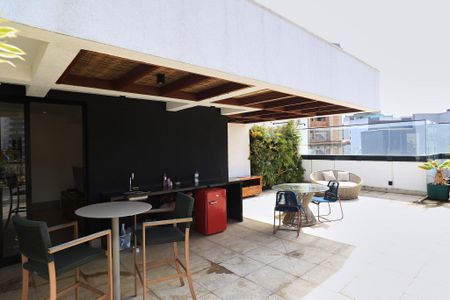 Apartamento à venda com 200m², 2 quartos e 3 vagas Apartamento à venda com 200m², 2 quartos e 3 vagasCobertura