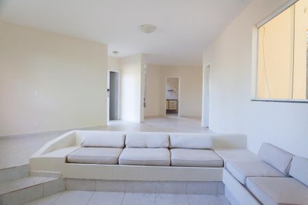 Casa de condomínio à venda com 210m², 3 quartos e 2 vagassala