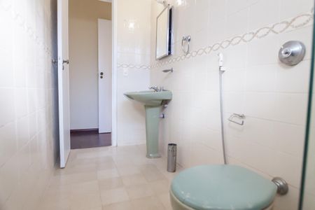 Casa de condomínio à venda com 210m², 3 quartos e 2 vagasBanheiro suite 