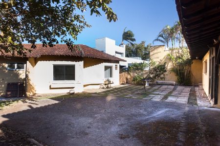 Casa de condomínio à venda com 210m², 3 quartos e 2 vagasQuintal