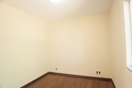 Casa de condomínio à venda com 210m², 3 quartos e 2 vagassuite 