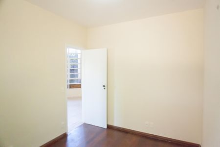 Casa de condomínio à venda com 210m², 3 quartos e 2 vagasquarto1 