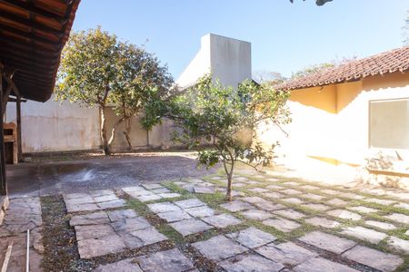 Casa de condomínio à venda com 210m², 3 quartos e 2 vagasQuintal