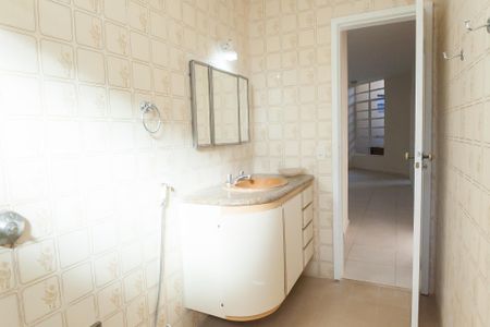 Casa de condomínio à venda com 210m², 3 quartos e 2 vagasBanheiro Social