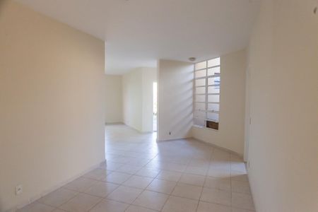 Casa de condomínio à venda com 210m², 3 quartos e 2 vagasquarto1 