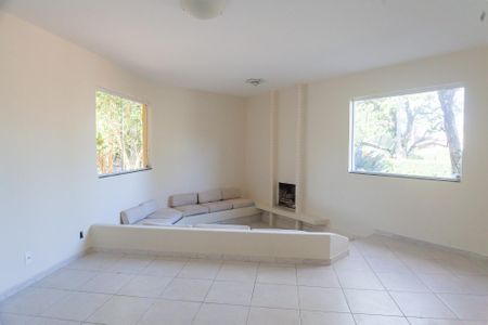 Casa de condomínio à venda com 210m², 3 quartos e 2 vagassala