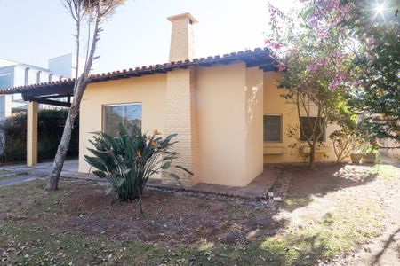 Casa de condomínio à venda com 210m², 3 quartos e 2 vagasFachada