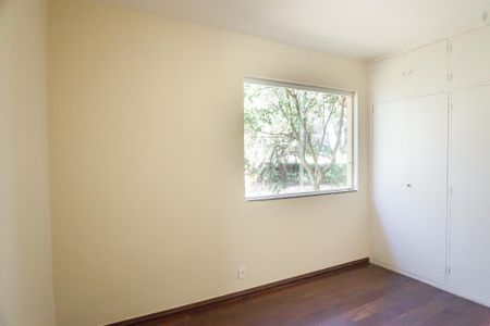 Casa de condomínio à venda com 210m², 3 quartos e 2 vagassuite 