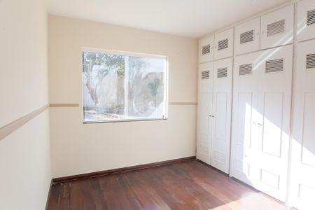 Casa de condomínio à venda com 210m², 3 quartos e 2 vagasquarto 2