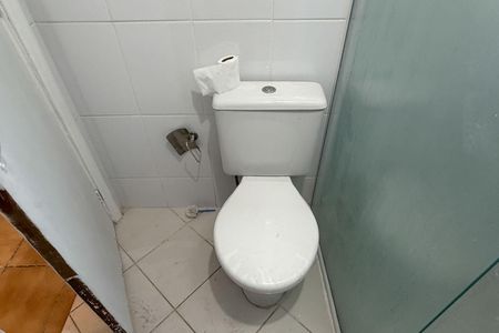 Banheiro de apartamento para alugar com 1 quarto, 50m² em Gonzaga, Santos