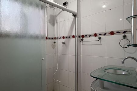 Banheiro de apartamento para alugar com 1 quarto, 50m² em Gonzaga, Santos