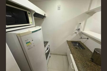 Cozinha de apartamento para alugar com 1 quarto, 40m² em Morro dos Ingleses, São Paulo