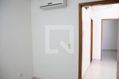 Casa à venda com 300m², 5 quartos e 4 vagas Casa à venda com 300m², 5 quartos e 4 vagasQuarto 01