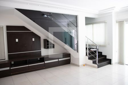 Casa à venda com 300m², 5 quartos e 4 vagas Casa à venda com 300m², 5 quartos e 4 vagasSala