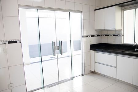 Casa à venda com 300m², 5 quartos e 4 vagas Casa à venda com 300m², 5 quartos e 4 vagasCozinha