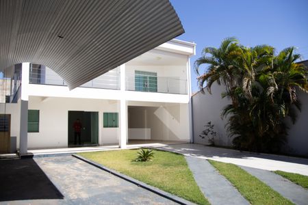 Casa à venda com 300m², 5 quartos e 4 vagas Casa à venda com 300m², 5 quartos e 4 vagasQuintal