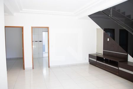 Casa à venda com 300m², 5 quartos e 4 vagas Casa à venda com 300m², 5 quartos e 4 vagasSala