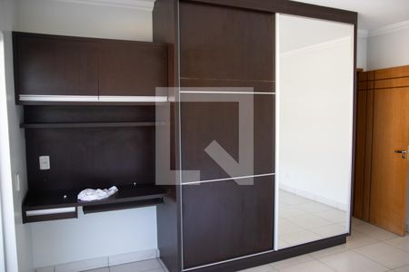 Casa à venda com 300m², 5 quartos e 4 vagas Casa à venda com 300m², 5 quartos e 4 vagasQuarto 03