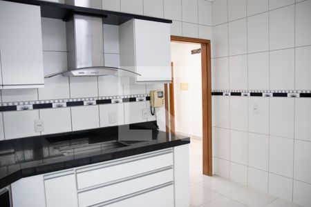 Casa à venda com 300m², 5 quartos e 4 vagas Casa à venda com 300m², 5 quartos e 4 vagasCozinha