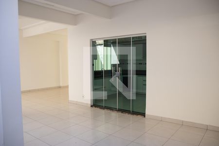 Casa à venda com 300m², 5 quartos e 4 vagas Casa à venda com 300m², 5 quartos e 4 vagasÁrea de Serviço