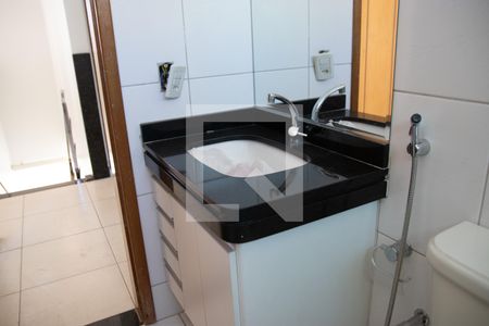 Casa à venda com 300m², 5 quartos e 4 vagas Casa à venda com 300m², 5 quartos e 4 vagasBanheiro social 2