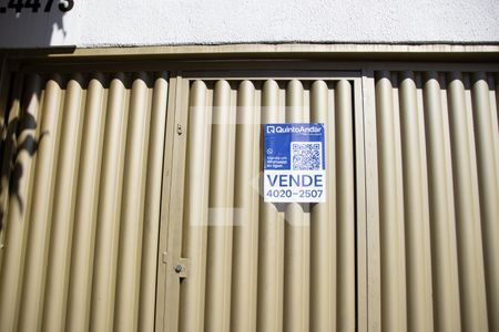 Casa à venda com 300m², 5 quartos e 4 vagas Casa à venda com 300m², 5 quartos e 4 vagasPlaquinha