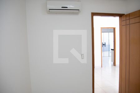 Casa à venda com 300m², 5 quartos e 4 vagas Casa à venda com 300m², 5 quartos e 4 vagasQuarto 01