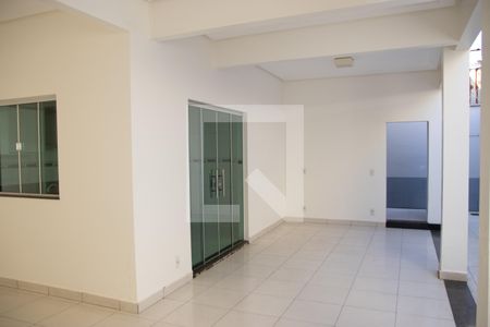 Casa à venda com 300m², 5 quartos e 4 vagas Casa à venda com 300m², 5 quartos e 4 vagasÁrea de Serviço