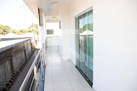 Casa à venda com 300m², 5 quartos e 4 vagas Casa à venda com 300m², 5 quartos e 4 vagasVaranda