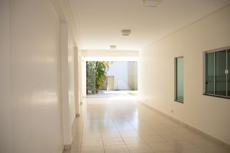 Casa à venda com 300m², 5 quartos e 4 vagas Casa à venda com 300m², 5 quartos e 4 vagasQuintal