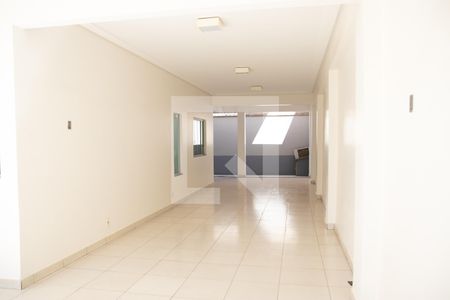 Casa à venda com 300m², 5 quartos e 4 vagas Casa à venda com 300m², 5 quartos e 4 vagasQuintal