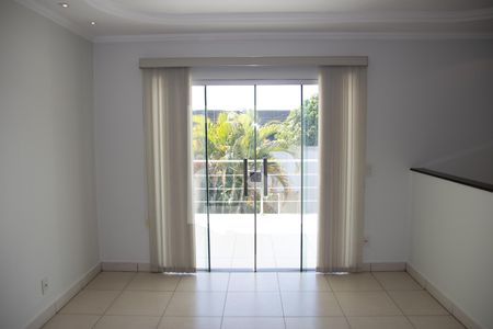 Casa à venda com 300m², 5 quartos e 4 vagas Casa à venda com 300m², 5 quartos e 4 vagasSala de TV