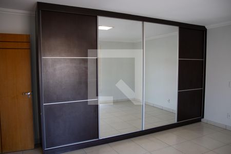 Casa à venda com 300m², 5 quartos e 4 vagas Casa à venda com 300m², 5 quartos e 4 vagasSuíte