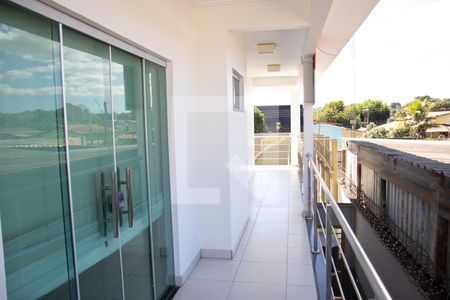 Casa à venda com 300m², 5 quartos e 4 vagas Casa à venda com 300m², 5 quartos e 4 vagasVaranda
