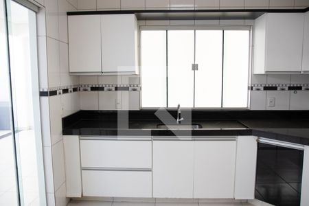 Casa à venda com 300m², 5 quartos e 4 vagas Casa à venda com 300m², 5 quartos e 4 vagasCozinha