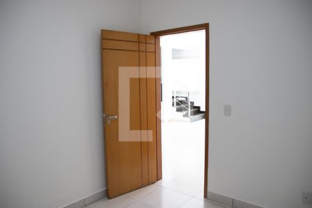 Casa à venda com 300m², 5 quartos e 4 vagas Casa à venda com 300m², 5 quartos e 4 vagasQuarto 02