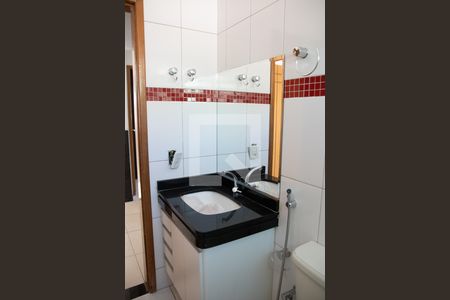 Casa à venda com 300m², 5 quartos e 4 vagas Casa à venda com 300m², 5 quartos e 4 vagasBanheiro social 2
