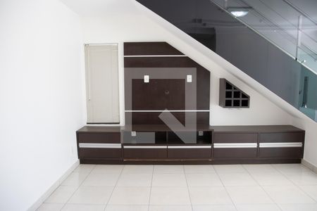 Casa à venda com 300m², 5 quartos e 4 vagas Casa à venda com 300m², 5 quartos e 4 vagasSala