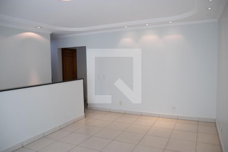 Casa à venda com 300m², 5 quartos e 4 vagas Casa à venda com 300m², 5 quartos e 4 vagasSala de TV