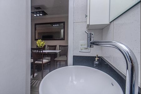 banheiro social_4 de apartamento à venda com 3 quartos, 68m² em São João Climaco, São Paulo